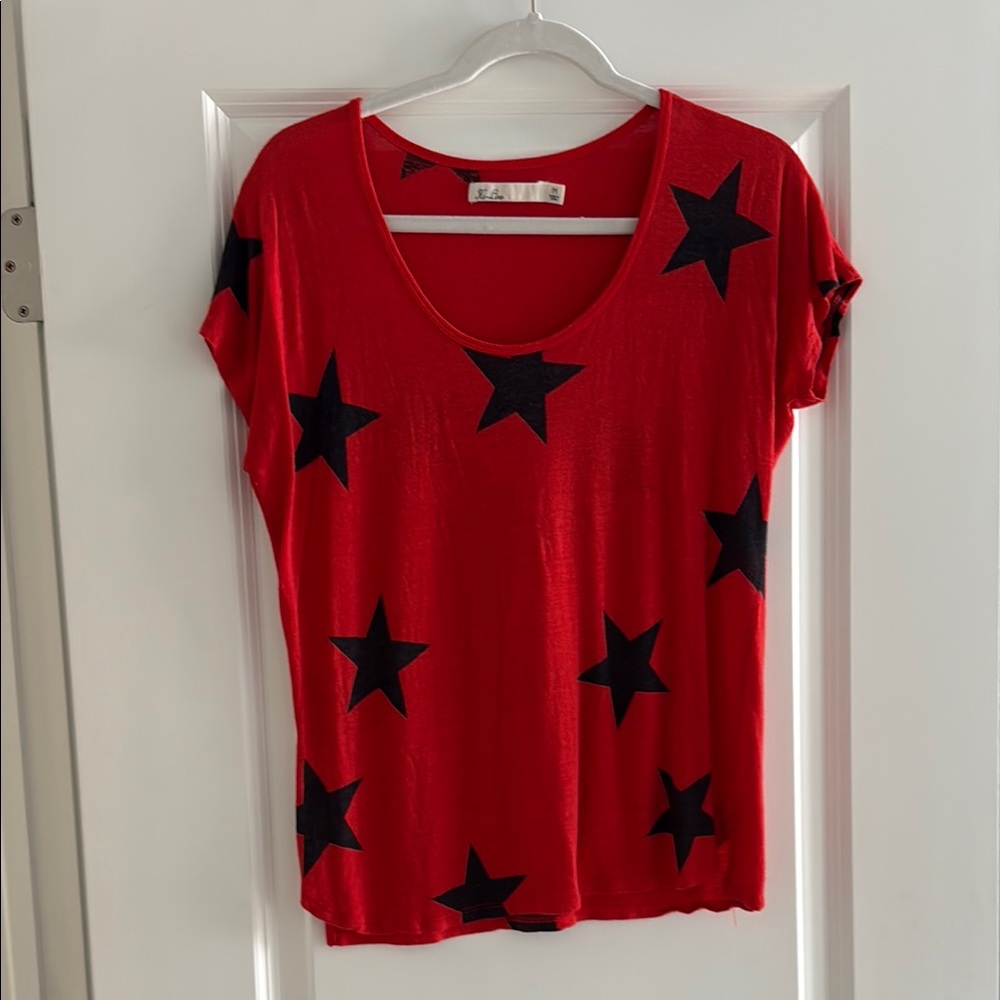 Hi-Line red and navy Star scoop neck tshirt - size medium